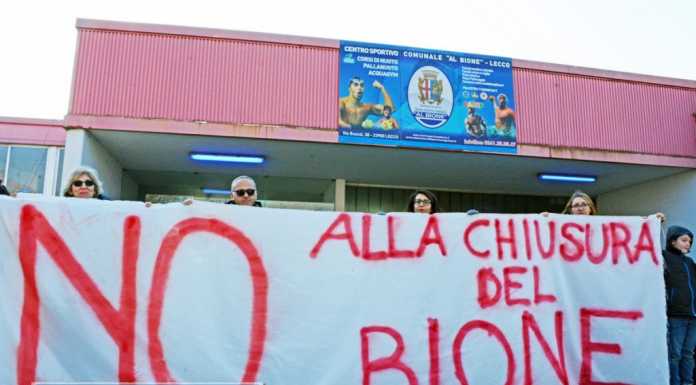 Bione. La protesta dei genitori: “Non chiudete il centro sportivo”