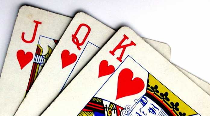 Mandello. Centro diurno anziani, torneo di briscola a coppie