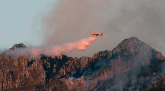 Brucia il Due Mani: usati i Canadair, le fiamme non si fermano