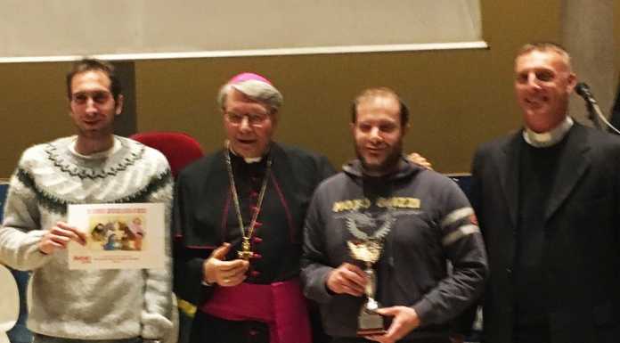 Concorso presepi: terzo posto ai ballabiesi, premiati da mons. Busti