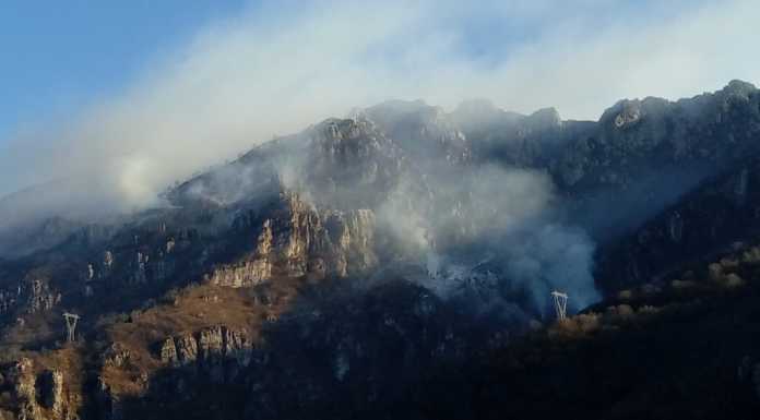 Domate le fiamme sul Due Mani, i sindaci: “Grazie di cuore a tutti”