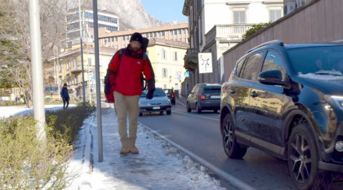 Ghiaccio sui marciapiedi, l’assessore: “I cittadini non hanno aiutato”