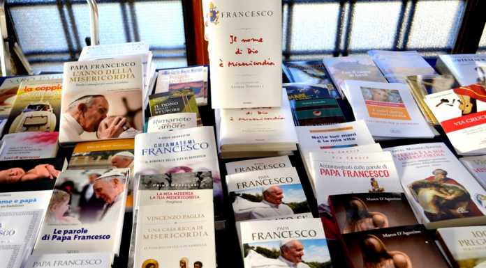 Veglia, libri e primule. Mandello verso la Giornata per la vita