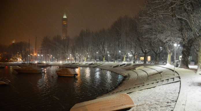 Scende la neve sul lecchese e imbianca strade e paesaggi