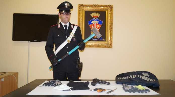 Assalto alle Poste con mazza e pistola, arrestato il rapinatore
