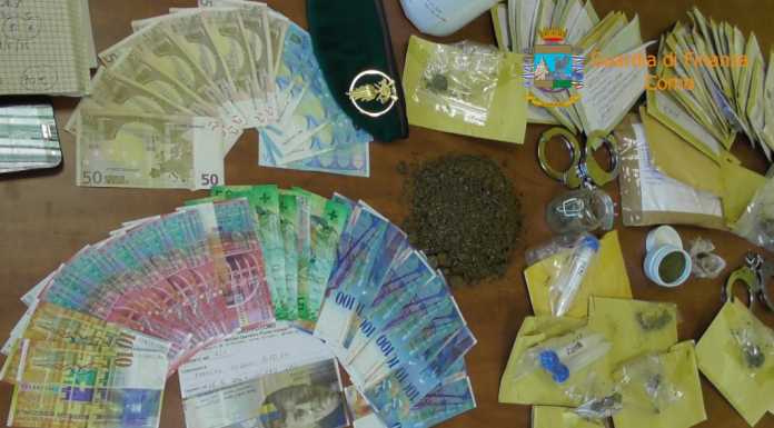 Comasco, smantellata una rete di spaccio di droga nelle scuole