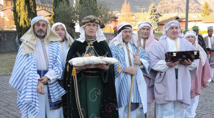 Valmadrera saluta il Natale con la processione dei Re Magi a cavallo