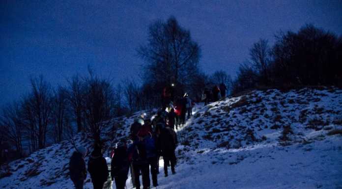 “Luci di solidarietà”, in tanti alla fiaccolata in ricordo di Mario Merelli