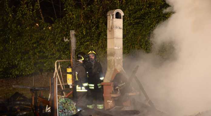 Cortenova: incendio nel campeggio “La Fasana”, 2 bungalow distrutti