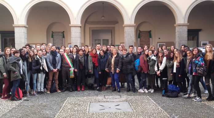 Gemelaggi. Gli studenti di Macon visitano Lecco, incontro in comune