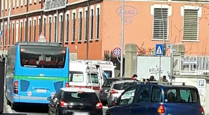 Scontro auto e moto in via XI Febbraio: soccorso un 40enne