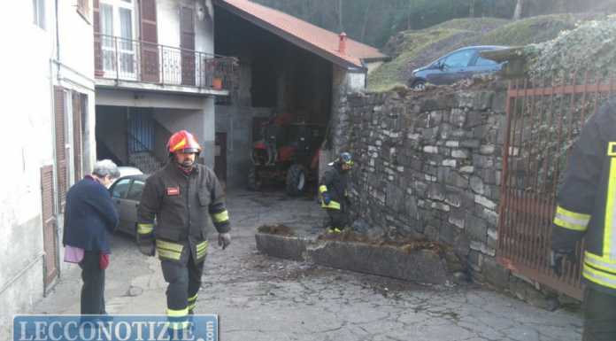 Calolzio. Auto esce di strada e precipita nel cortile di un’abitazione