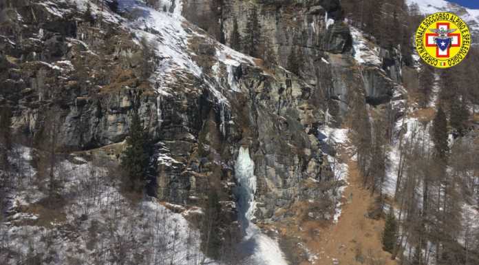 Valle d’Aosta. Crolla una cascata di ghiaccio, morti 4 alpinisti