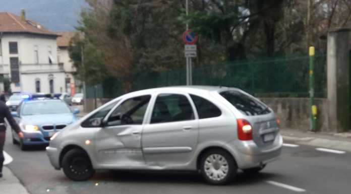 Lecco, incidente in Corso Promessi Sposi, un 17enne in PS