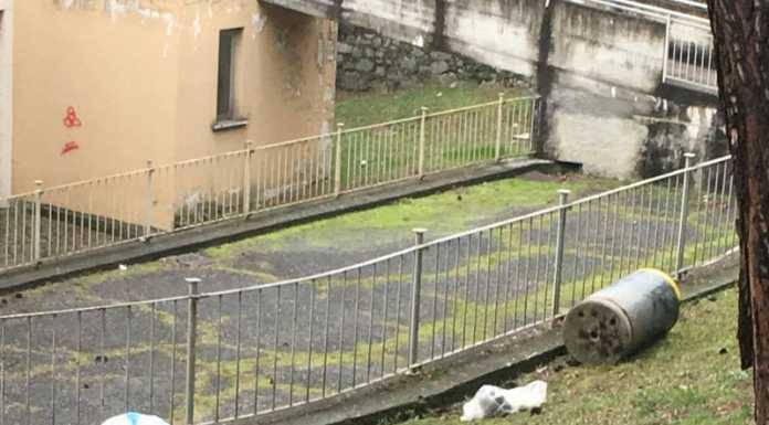 Calolzio, vandali all’opera nel parco vicino alla chiesa