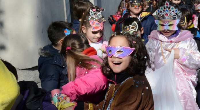 E’ Carnevale a Santo Stefano: sfilano i bimbi delle scuole