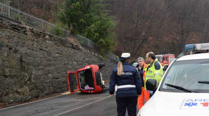Colico: auto si ribalta lungo la Provinciale 72, ferito il conducente