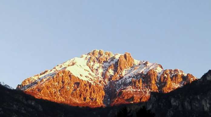 In cima alla Grigna senza ramponi, a scendere è un problema: salvata dal Cnsas
