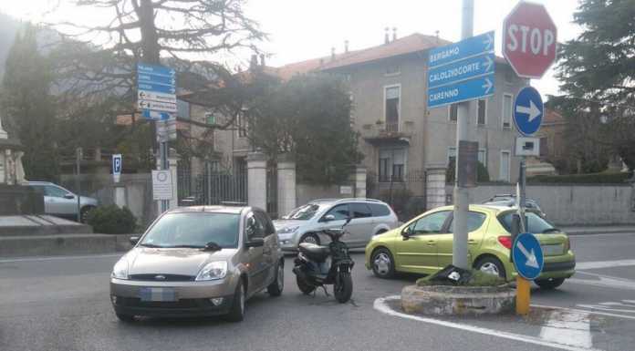 Scontro auto e moto sul ponte fra Calolzio e Olginate