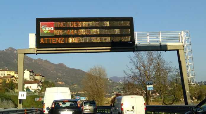 Tamponamento sulla SS36 in direzione Nord, tre veicoli coinvolti