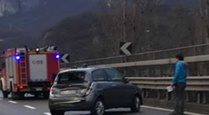 SS36, perde il controllo dell’auto e finisce contro il guard rail: illeso