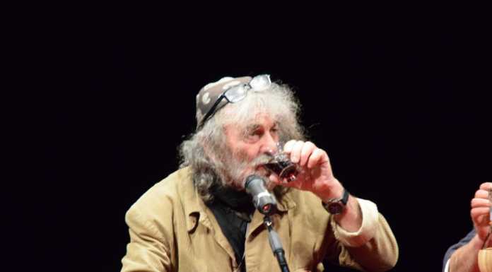 Mauro Corona chiude Leggermente: “Non sprecate tempo e accettate le sconfitte”