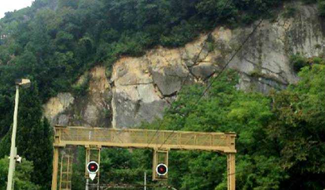 Perledo. Verrà messa in sicurezza la parete rocciosa alla Malpensata