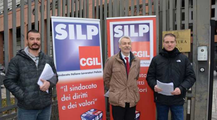 Riordino delle carriere: il sindacato di polizia protesta in Questura