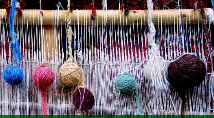 “Tessiamo un futuro migliore”. A Lecco intrecci tra donne del mondo