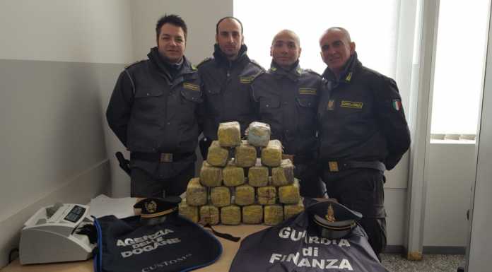 Brogeda, in dogana con oltre 10 kg di marijuana, arrestati 2 albanesi