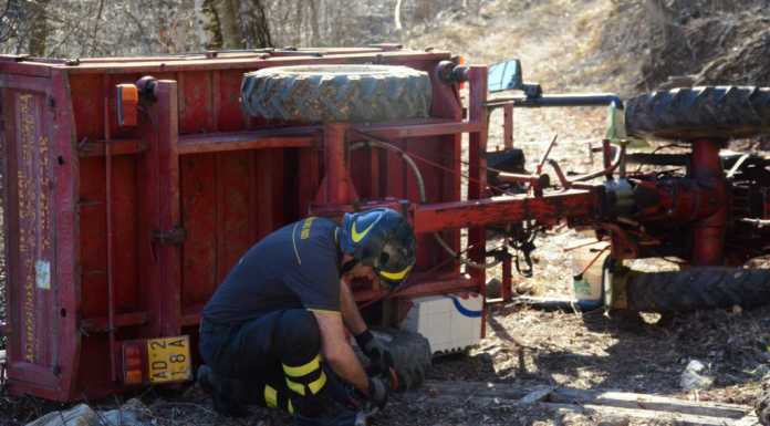 Paura ai Resinelli: si ribalta col trattore, elisoccorso 68enne (foto)