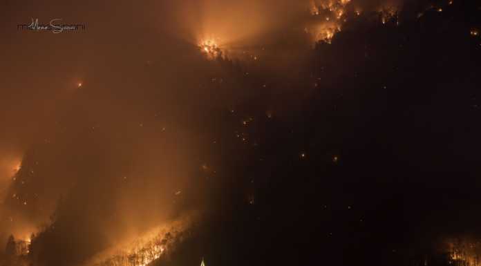 Devastante incendio in Valchiavenna: bruciano i boschi sopra Piuro
