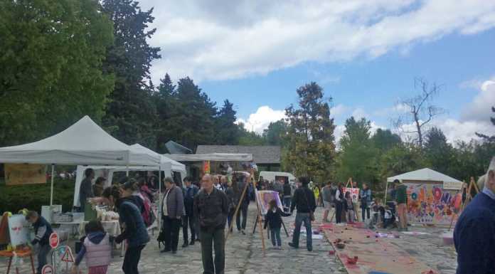 La festa di Pasquetta anima Consonno, tra colori e giochi