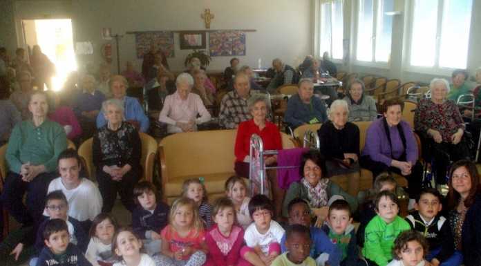 Mandello. Casa di riposo, i nonni con i bimbi dell’asilo di Molina