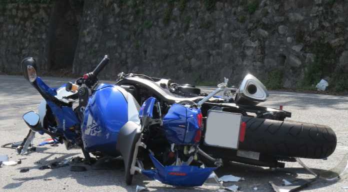 Paura a Olginate: moto contro auto, biker in ospedale in codice giallo