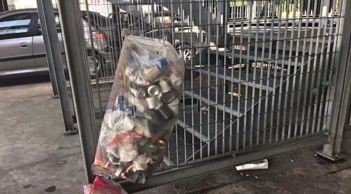 Calolzio, rifiuti nei parcheggi. I cittadini: “fermate il degrado”