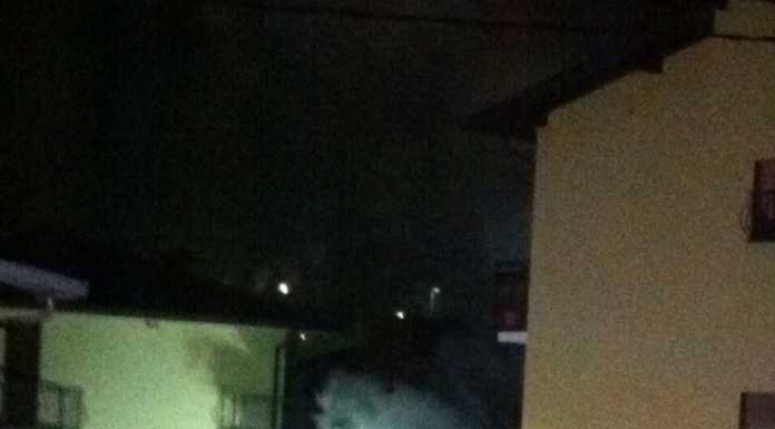 Ballabio, box in fiamme in via Artigiani, intervengono i VVF