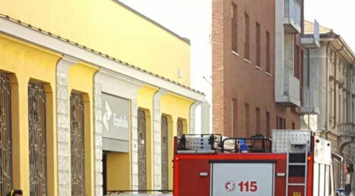 Lecco. Vento forte, crolla un cornicione in via Aspromonte