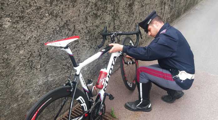 Schianto in bici contro un’auto, soccorso un ciclista a Ballabio