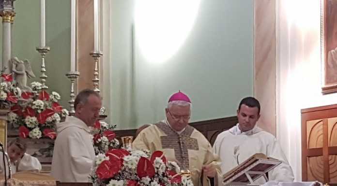 Il vescovo a Torre de Busi, per la celebrazione delle Cresime