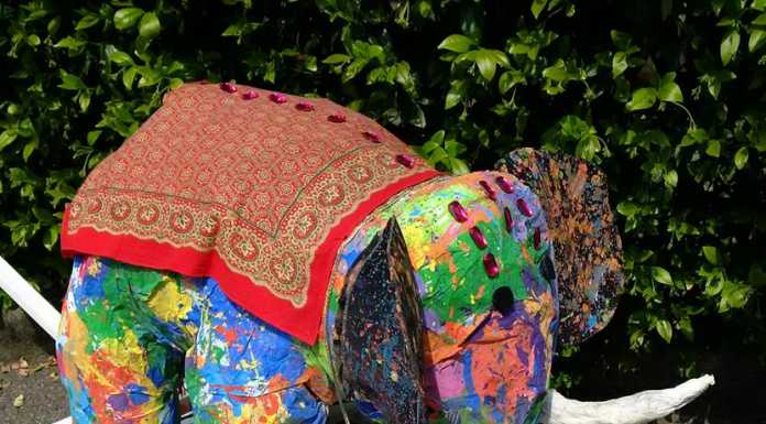 L’elefante della pace fa visita ai bimbi dell’asilo di Foppenico