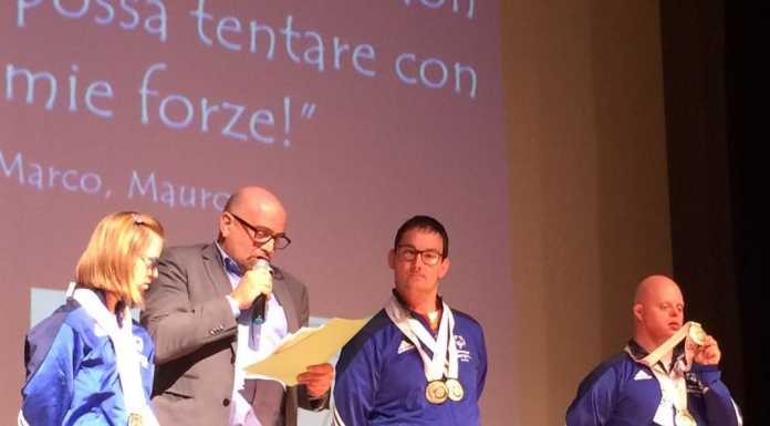 Chiara, Marco e Mauro. Mandello li applaude e festeggia