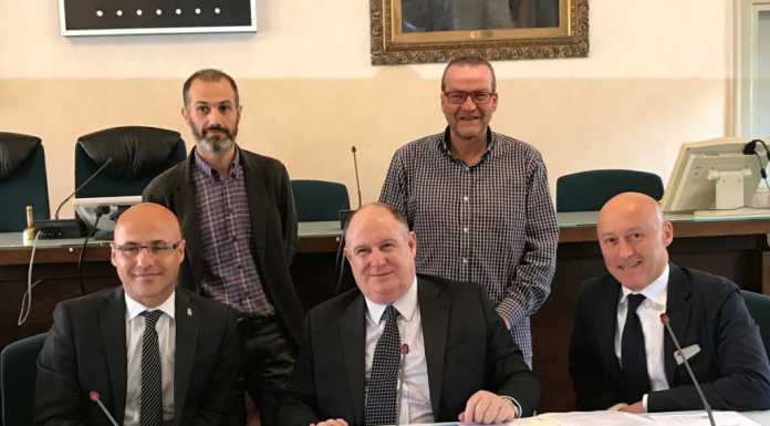 Patto tra Comune di Lecco e Confcommercio per aiutare chi è in difficoltà