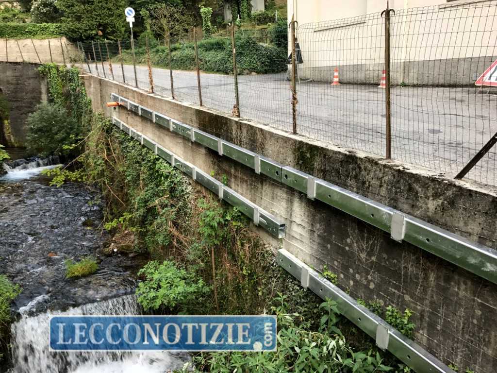 I supporti che sosterranno la, criticatissima, passerella a sbalzo sul Gerenzone