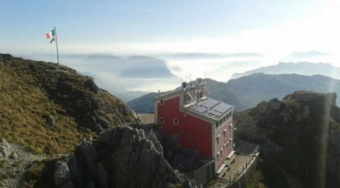 Circoscritto ma non domato l’incendio in Val Taleggio. Canadair ancora al lavoro