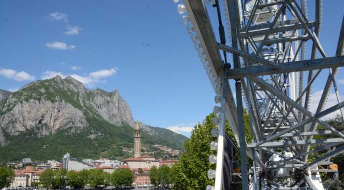 Inaugurata la ruota sul lungolago. “Lecco? Ha un panorama unico”