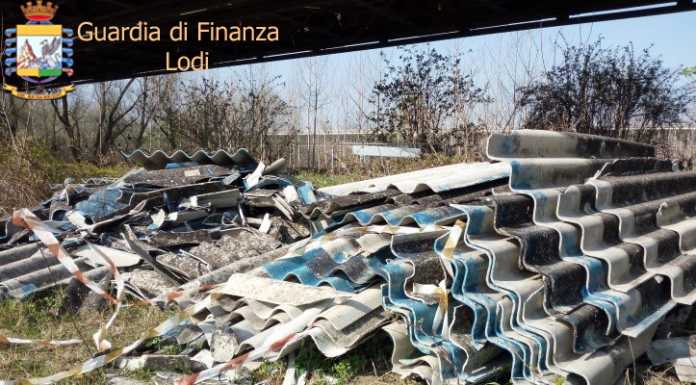 Lodi, discarica di eternit: 5 tonnellate di materiale abbandonato