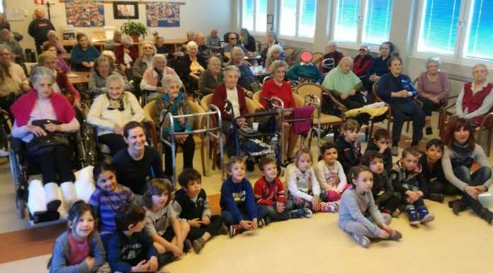 Mandello. Bimbi e nonni leggono, giocano e risolvono indovinelli