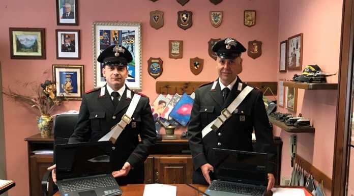 Rubano i pc della scuola, uno lo vendono per la droga: minorenni nei guai