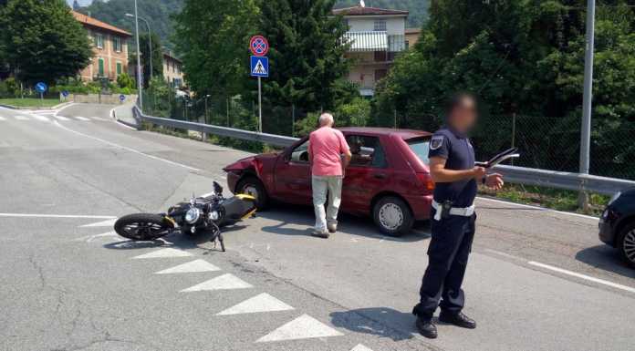 Schianto all’ingresso del Pronto Soccorso: ferito un motociclista